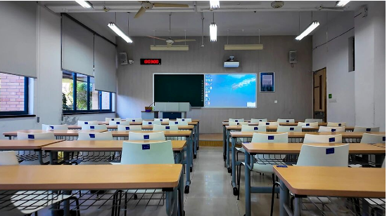 多校中标！光峰激光投影护航多地智慧教室建设